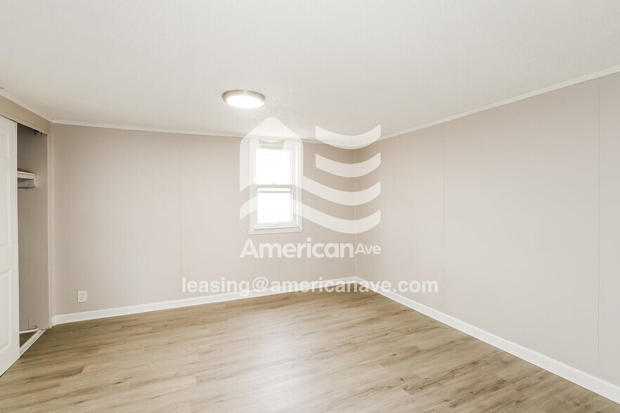 Building Photo - 136 Lawndale Ave