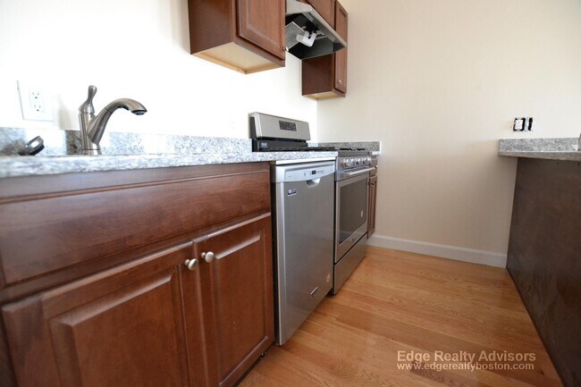 Building Photo - 21-23-23 Weitz St