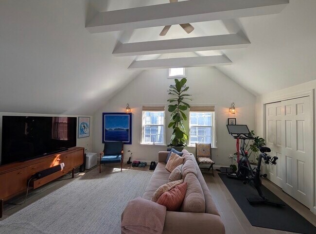 Building Photo - 15 Washington St