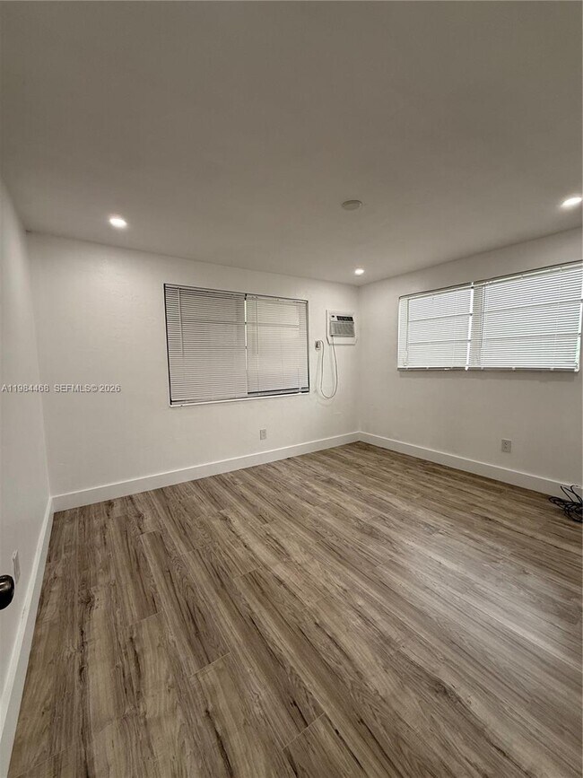 Building Photo - 16890 NE 21st Ave