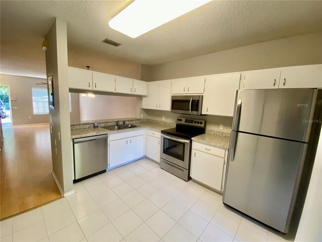 Building Photo - 12415 Berkeley Square Dr