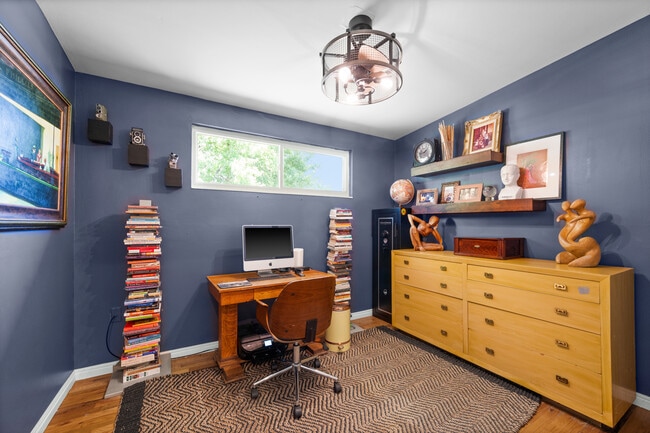 Building Photo - 1542 Fieldcrest Ln