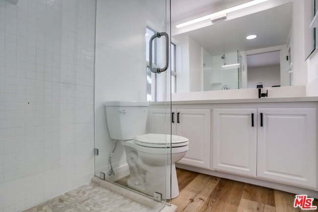 Building Photo - 435 N Oakhurst Dr