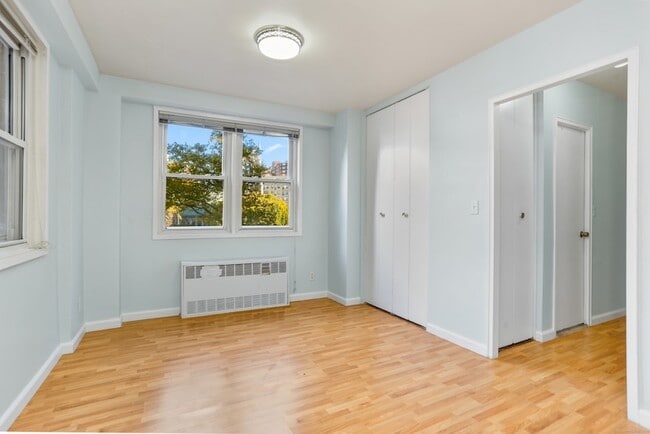 Building Photo - 444 Bedford St