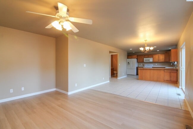 Building Photo - 4 Bed/2.5 Bath House in Richland