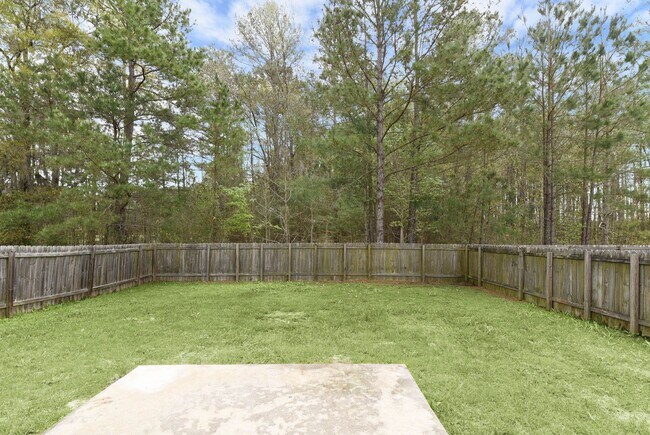 Building Photo - 3 Bedroom, 2 Bath Home with Fully Fenced Yard – Pet Friendly!