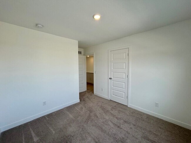 Building Photo - Beautiful Newly Built 4 Bed, 2.5 Bath Home - Loudoun Place Neighborhood