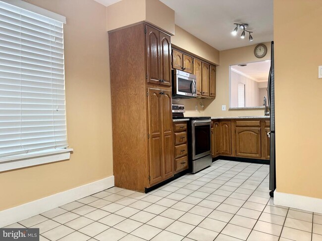 Building Photo - 101 Sarahs Ln