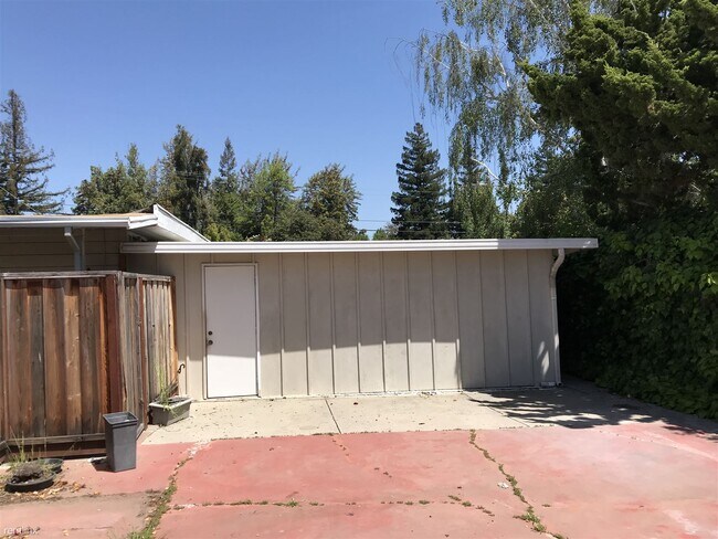 Building Photo - 1 br, 1 bath Townhome - 3722 Clough Avenue