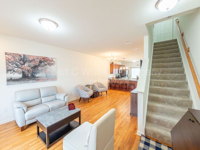 Building Photo - 219 Pepin Pl