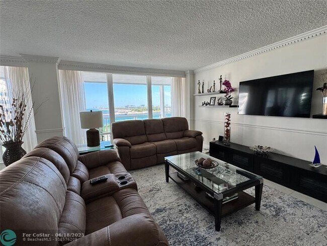 Building Photo - 2100 S Ocean Ln