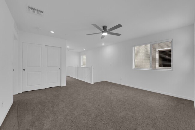 Building Photo - 10239 Estancia Hl St