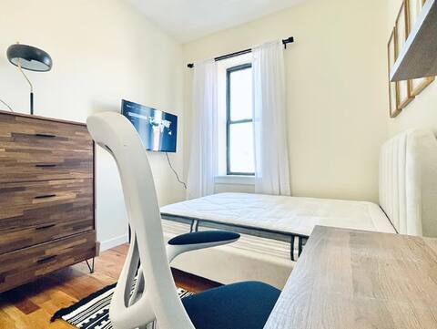 Building Photo - Furnished room/NOT APARTMENT