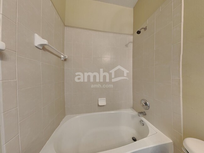 Building Photo - 1216 Maplebrook Dr