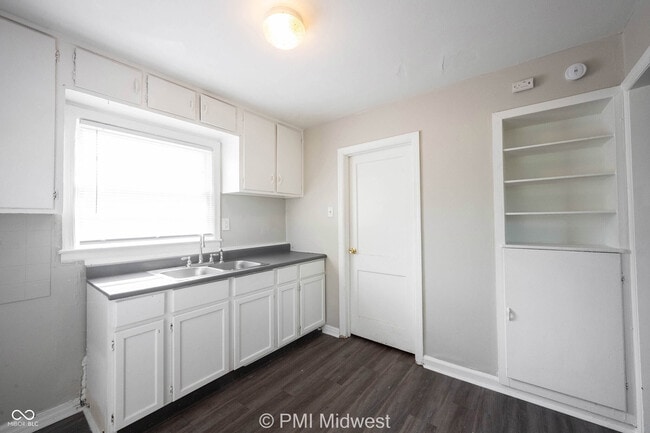 Building Photo - 5959 E 24th St