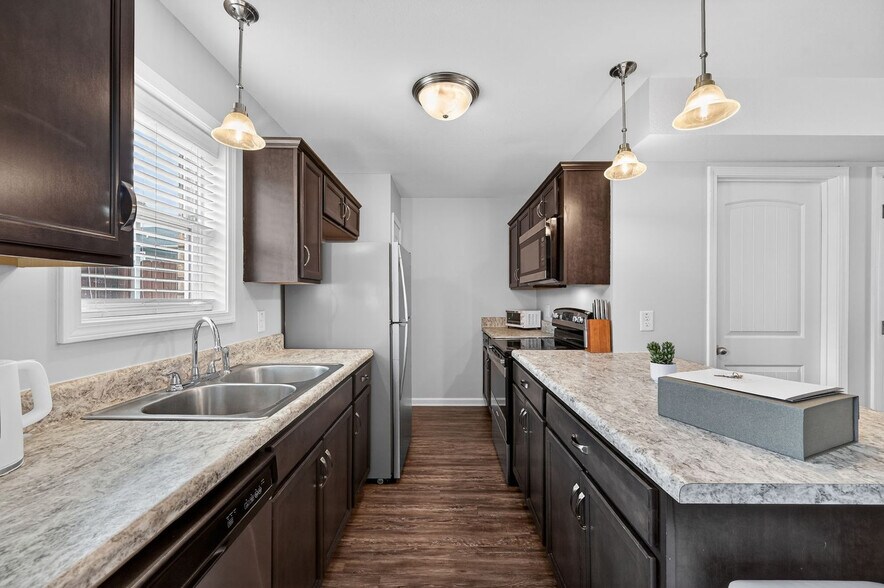 Building Photo - 971 Professional Park Dr