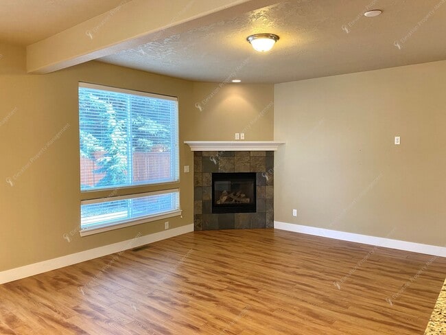 Building Photo - SW Bend Home Close to Old Mill & Deschutes River Trail