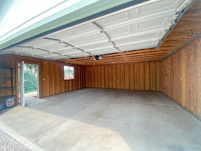 Building Photo - Great 3 bed, 2 bath North Valley home backs to Lemmon Valley Park.