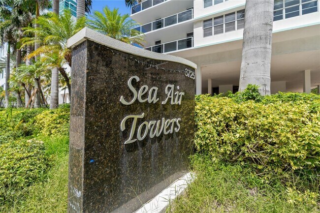 Building Photo - 3725 S Ocean Dr