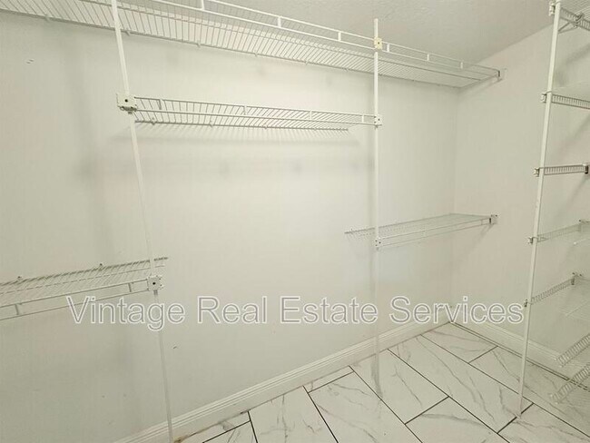 Building Photo - 4203 E Yukon St