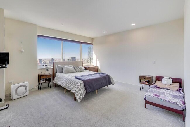 Building Photo - 737 W Washington Blvd