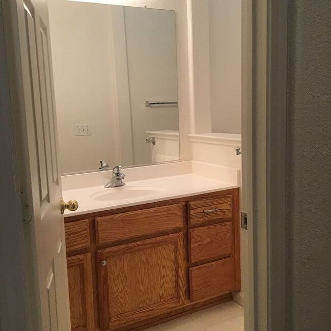 Building Photo - Woodcreek Oaks area home with pool