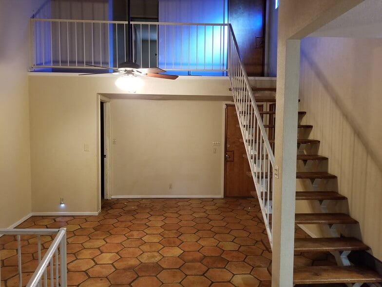 Building Photo - 2331 Siesta Ln
