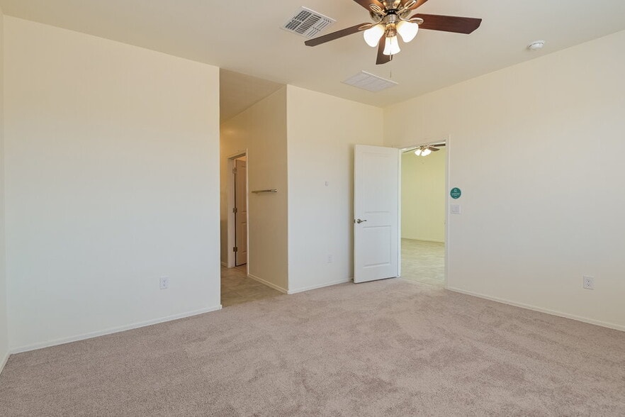 Building Photo - 11208 S Weismann Dr