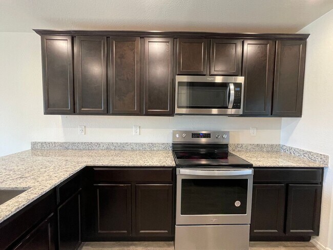Building Photo - Spacious New-Build Family Home!