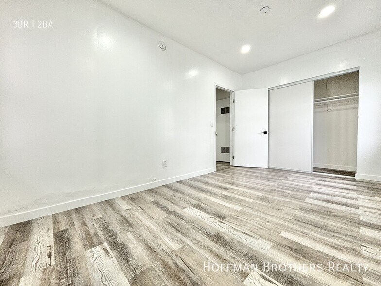 Building Photo - 1518 11th Pl