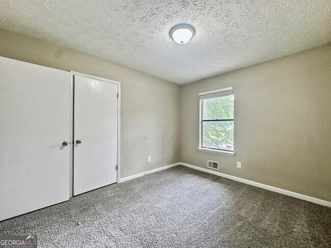 Building Photo - 323 Park Ridge Ct