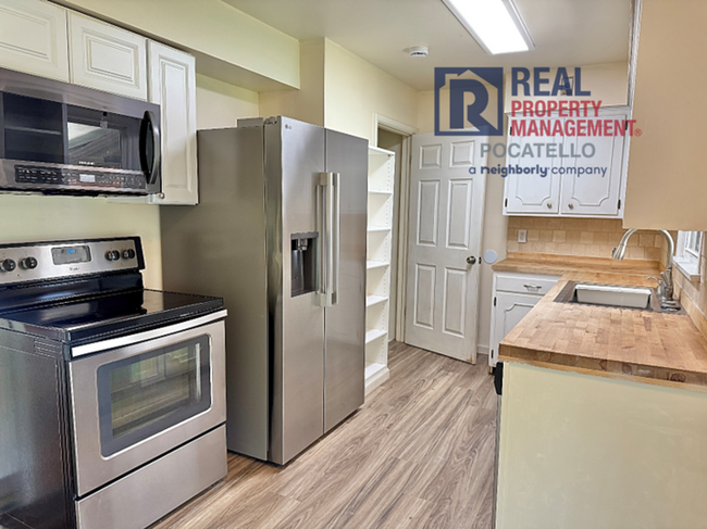 Building Photo - 3 bed 2 bath - 1 car garage - Bonus room -...