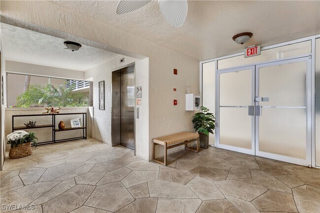 Building Photo - 15171 Cedarwood Ln