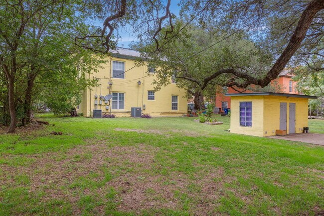 Building Photo - 3809 Maplewood Ave