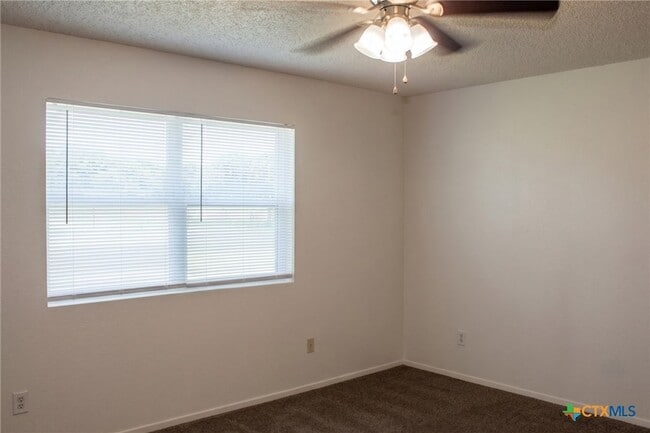 Building Photo - 5707 Dan Dr