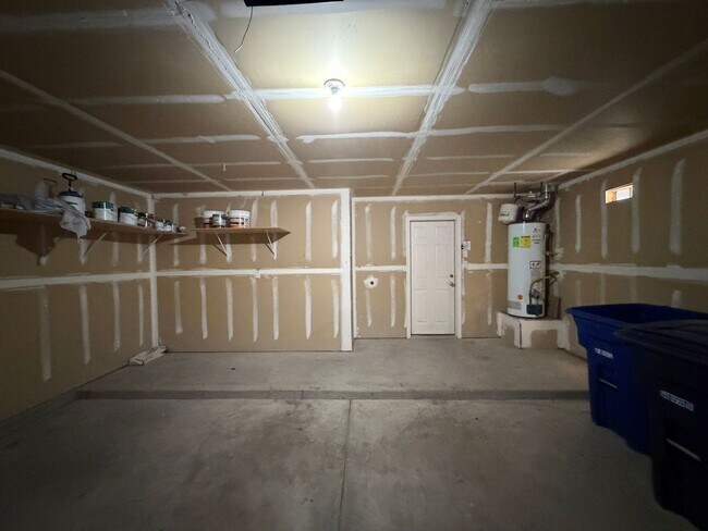 Building Photo - 4 Bedroom Home Available Near McMahon Blvd NW & Universe Blvd NW!