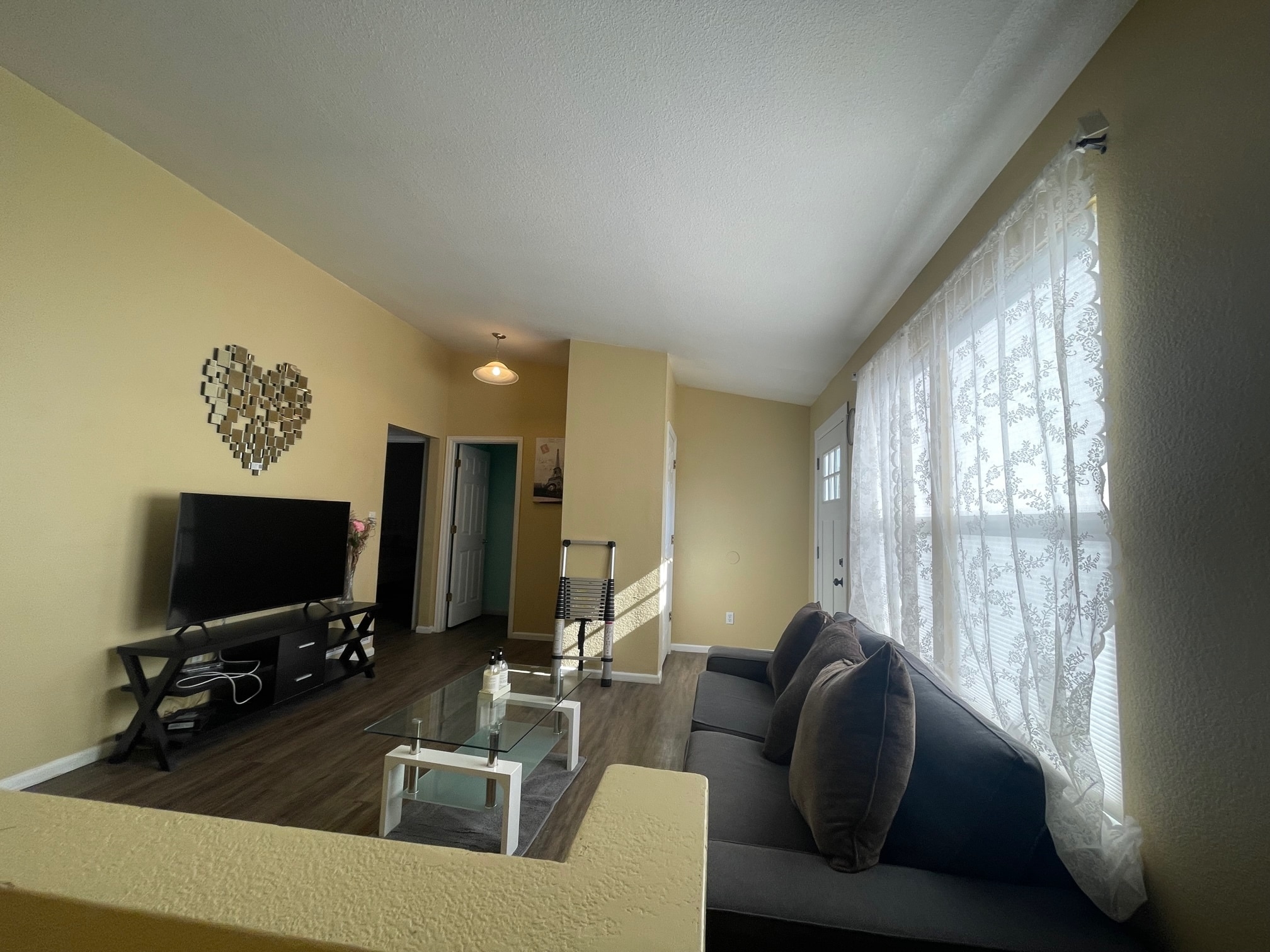 Building Photo - 1510 W Maple Ave