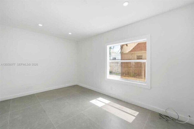 Building Photo - 2415 Garfield St