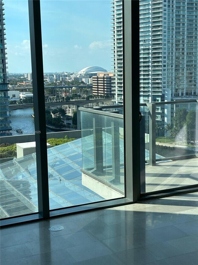 Building Photo - 68 SE 6th St