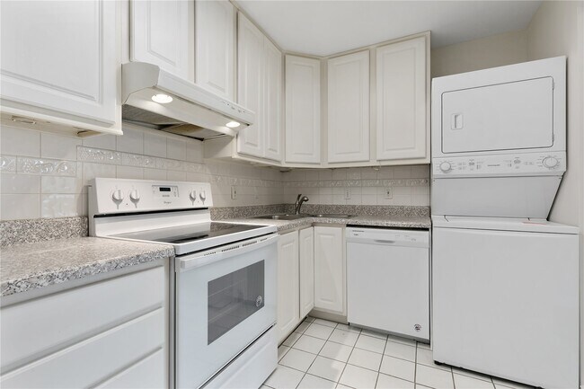 Building Photo - 8901 Cardinal Terrace
