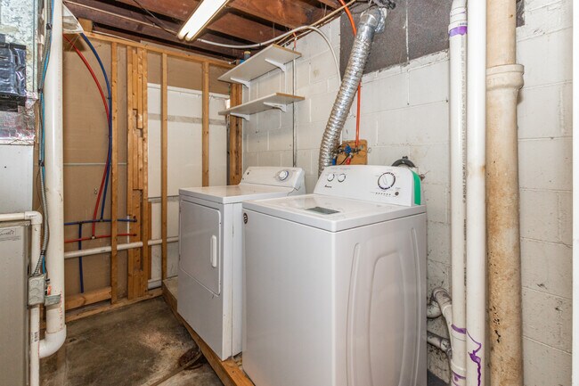 Building Photo - 4942 W 11th St