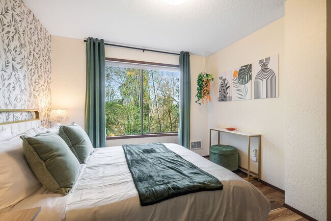 Building Photo - 5504 NE 190th St