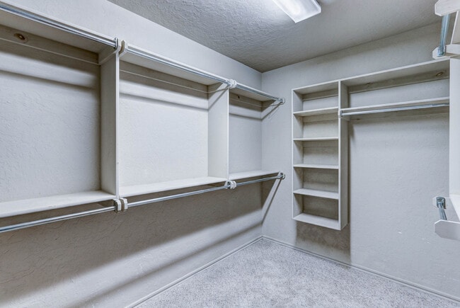 Building Photo - 500 Loyd Ln