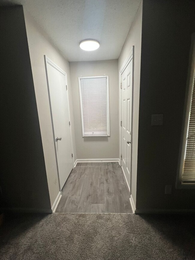 Building Photo - Spacious One Bedroom Unit