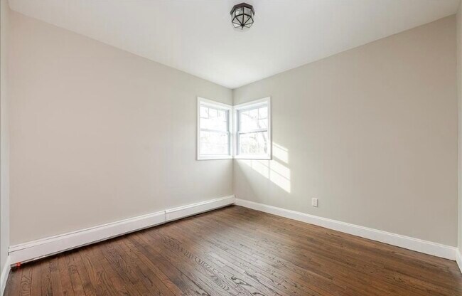 Building Photo - 750 Tanglewood Rd