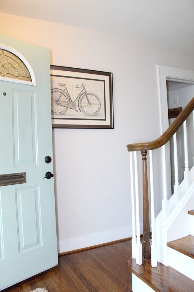 Building Photo - LARCHMONT