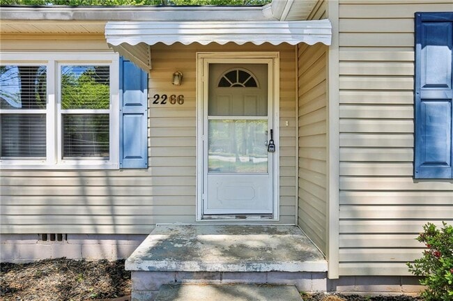 Building Photo - 2266 N Shallowford Rd