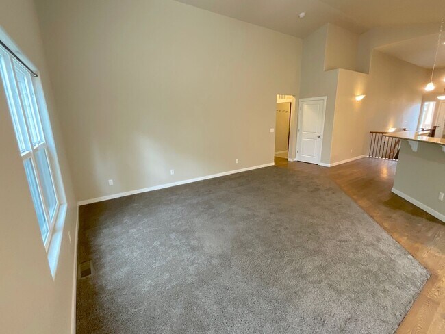 Building Photo - 4 Bedroom Home Available Near Woodmoor Dr ...