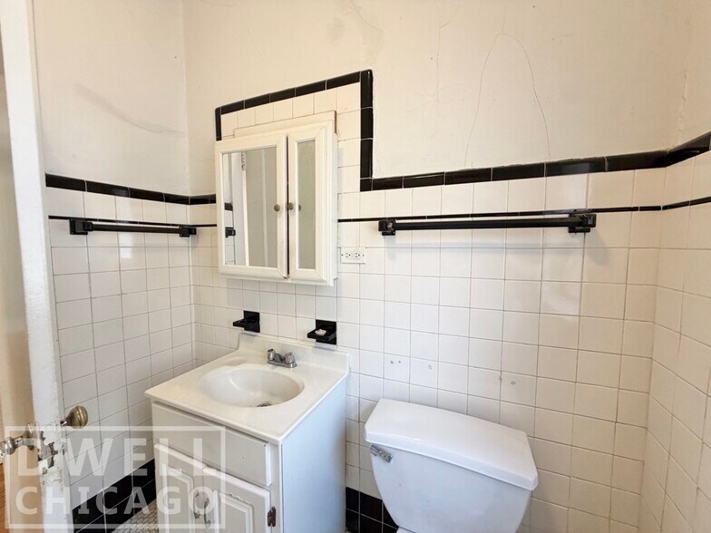 Building Photo - 741 Judson Ave