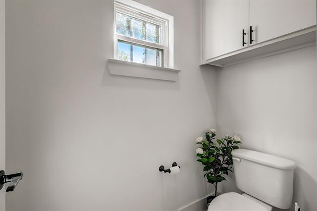 Building Photo - 2618 Carpenter Ave